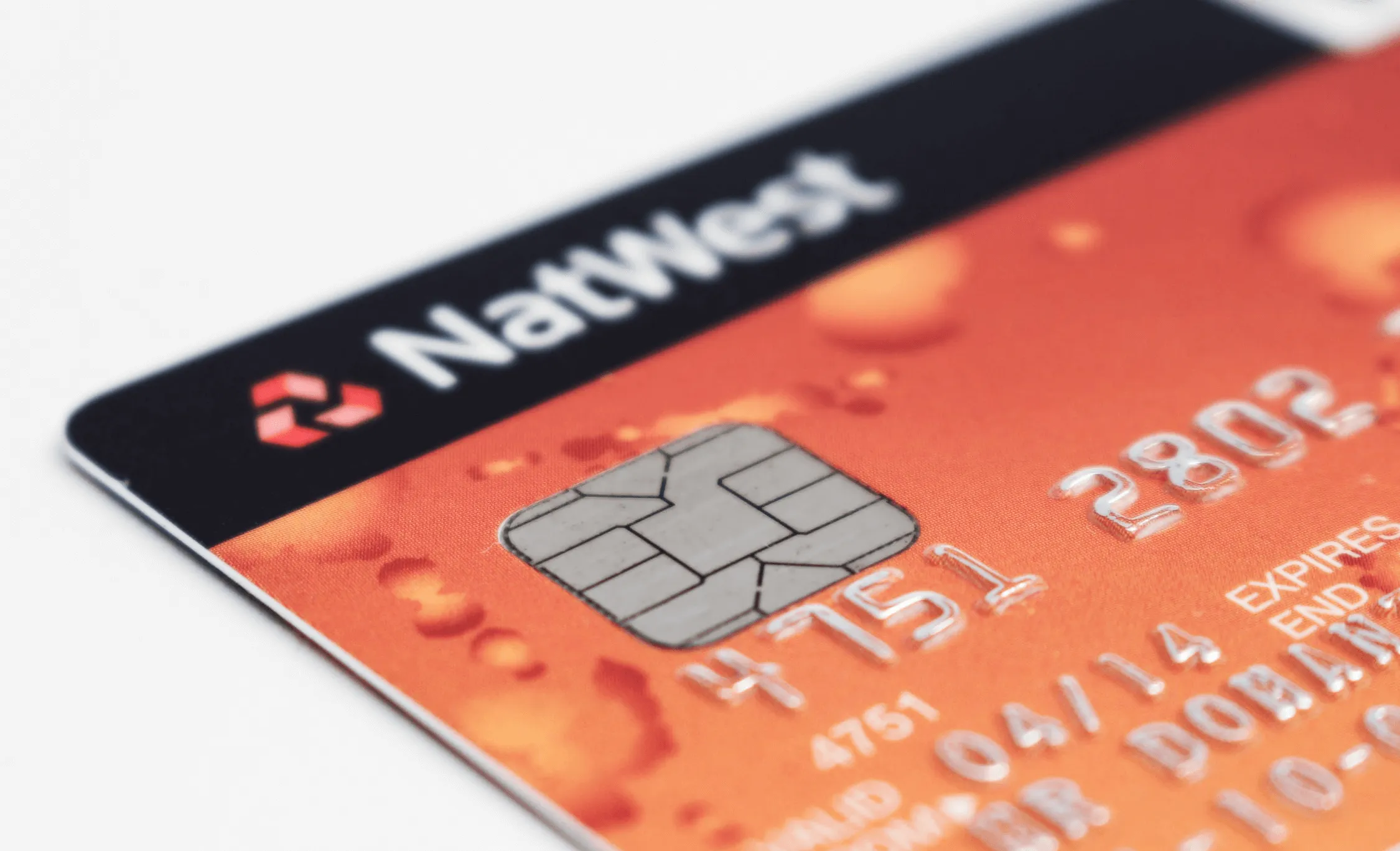 Где проще всего получить пластик с лимитом